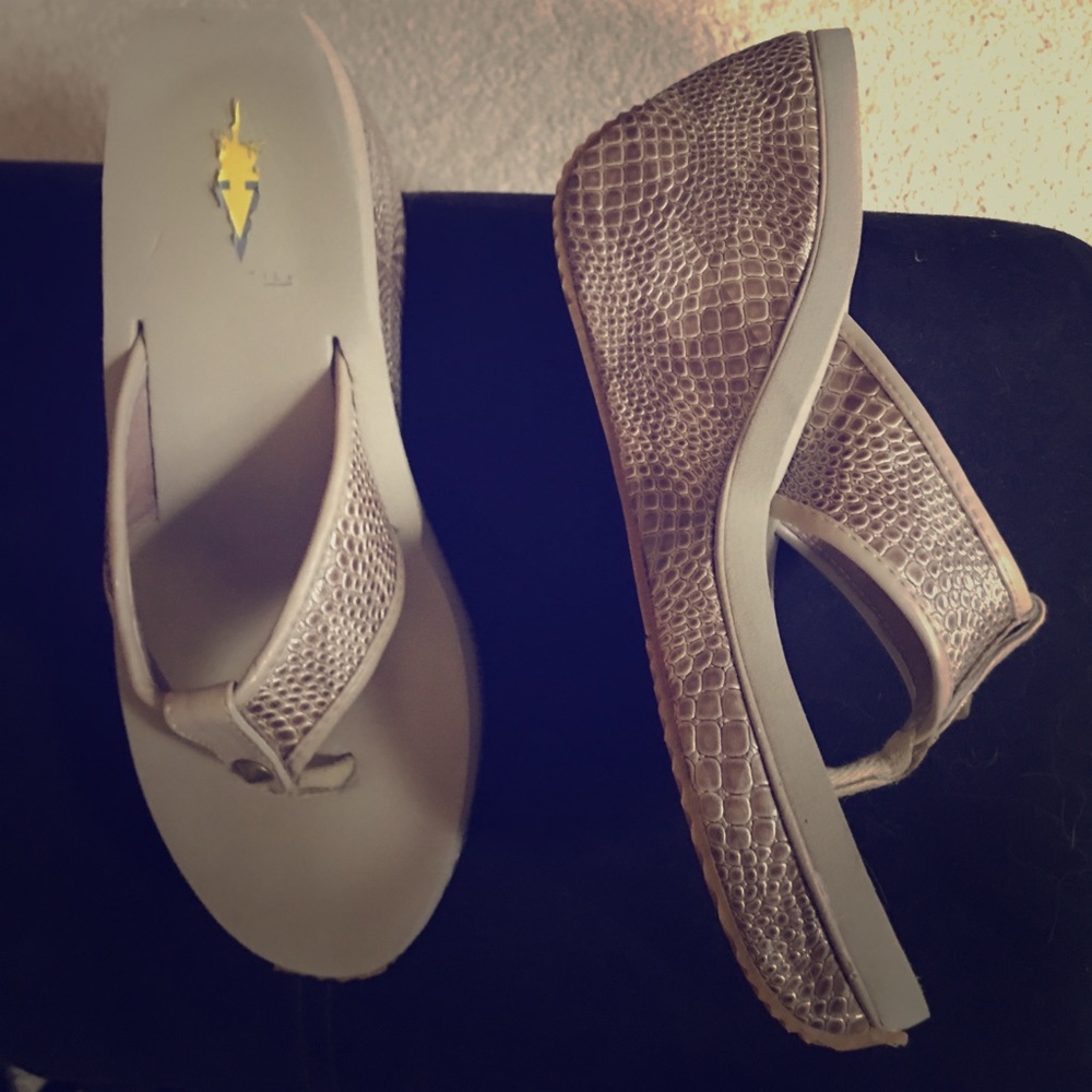 Volatile Island women’s gently used wedge sandals